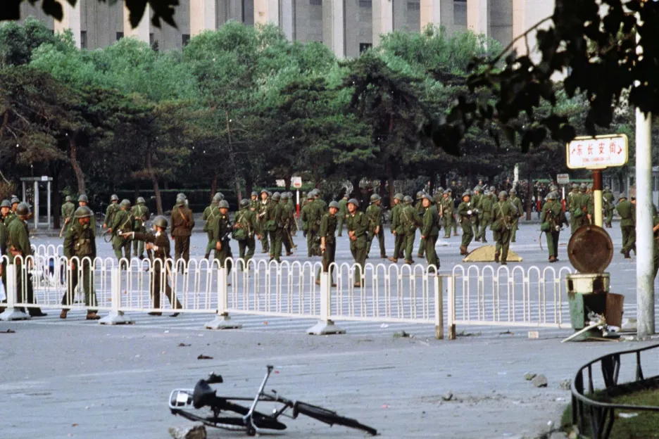 Zásah čínské vlády na náměstí Nebeského klidu (Tchien-an-men)