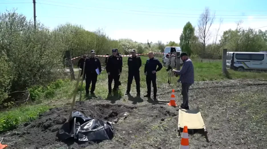 Neoznačený hromadný hrob v Makarivu u Kyjeva
