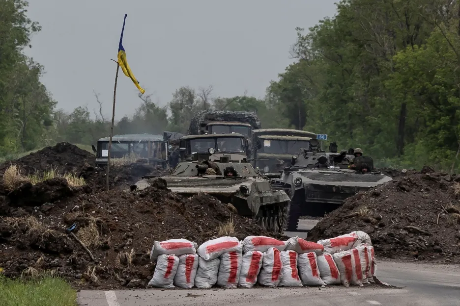Ukrajinské jednotky na cestě mezi Bachmutem a Kosťantynivkou