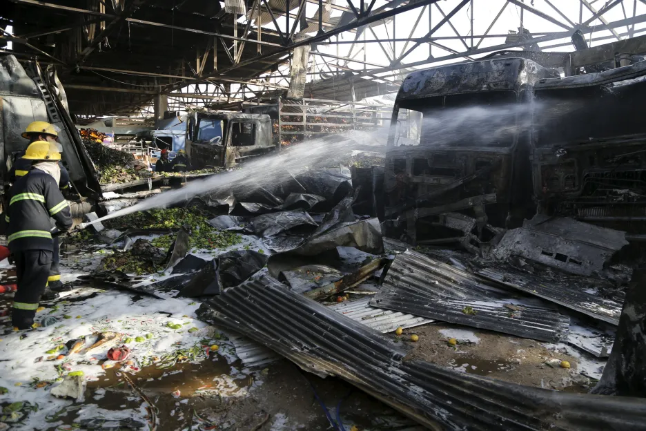 Hasiči zasahují po výbuchu na tržišti v Bagdádu