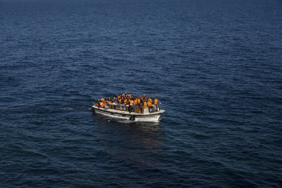 Uprchlický člun ve Středozemním moři