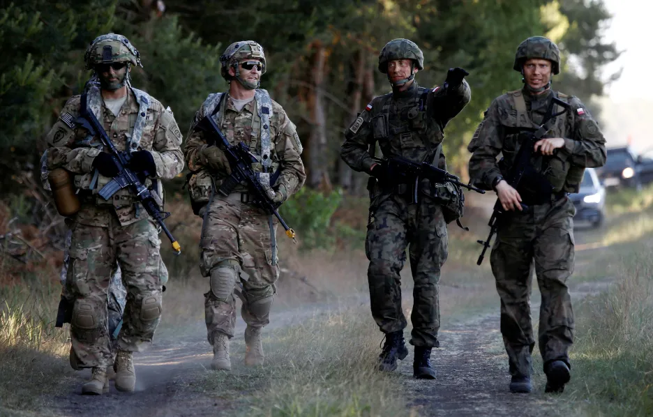 Vojáci NATO na cvičení v Polsku