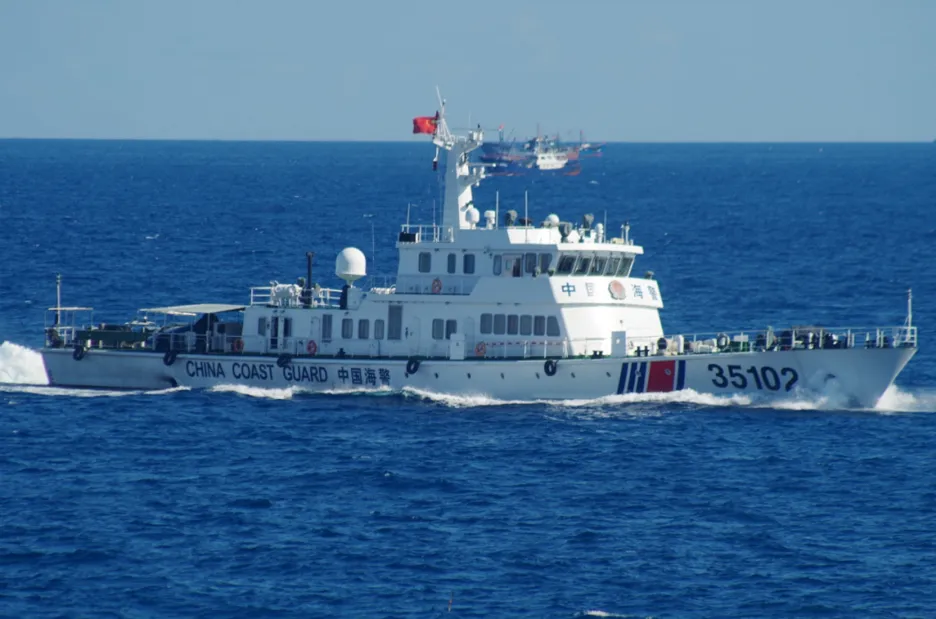 Čínská pobřežní stráž u sporných ostrovů ve Východočínském moři