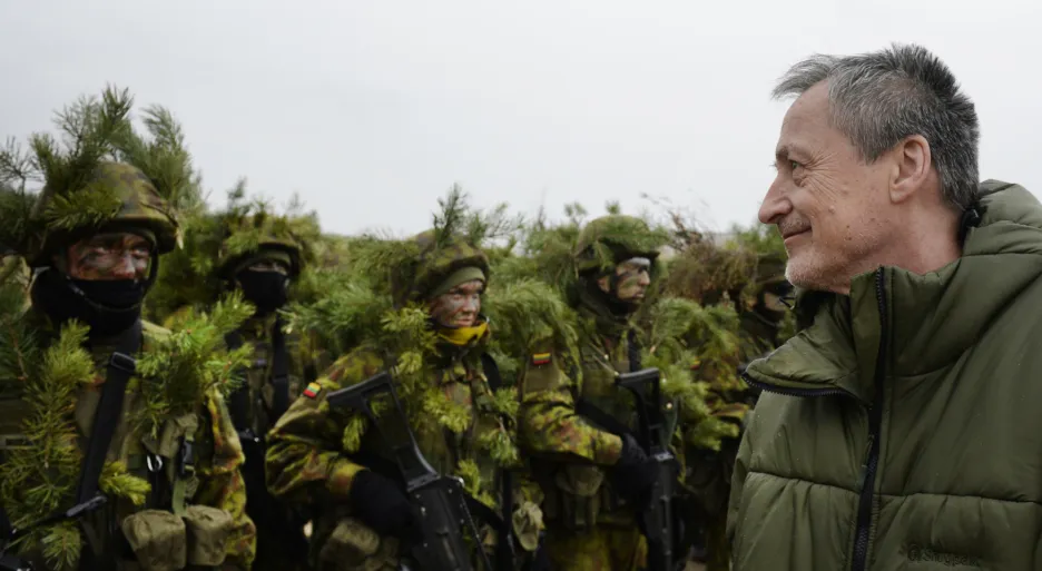 Ministr obrany Martin Stropnický navštívil v Litvě české vojáky
