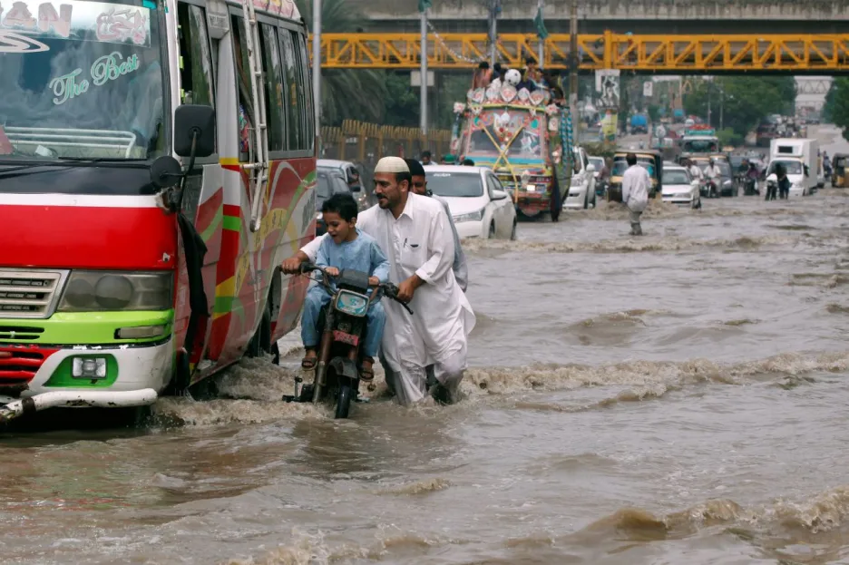 Zaplavené ulice v pákistánském Karáčí (31.8.2017)