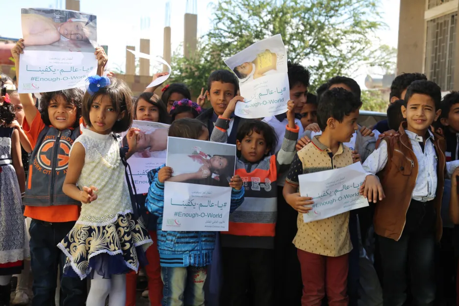 Děti v Jemenu demonstrují za ukončení války