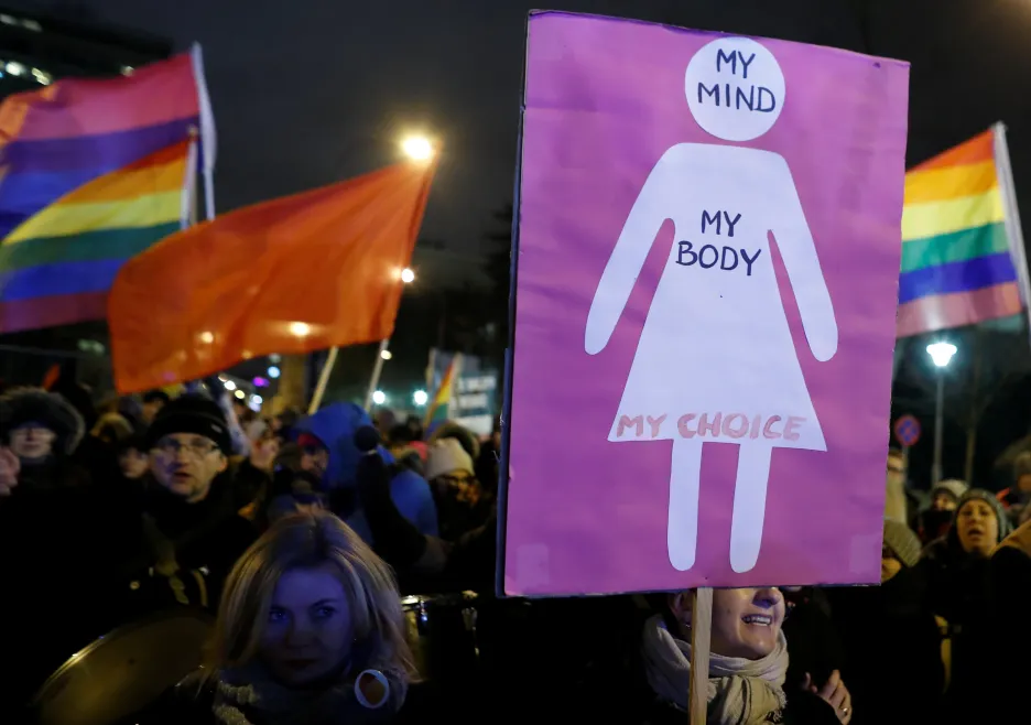 Polské protesty proti zpřísnění potratů