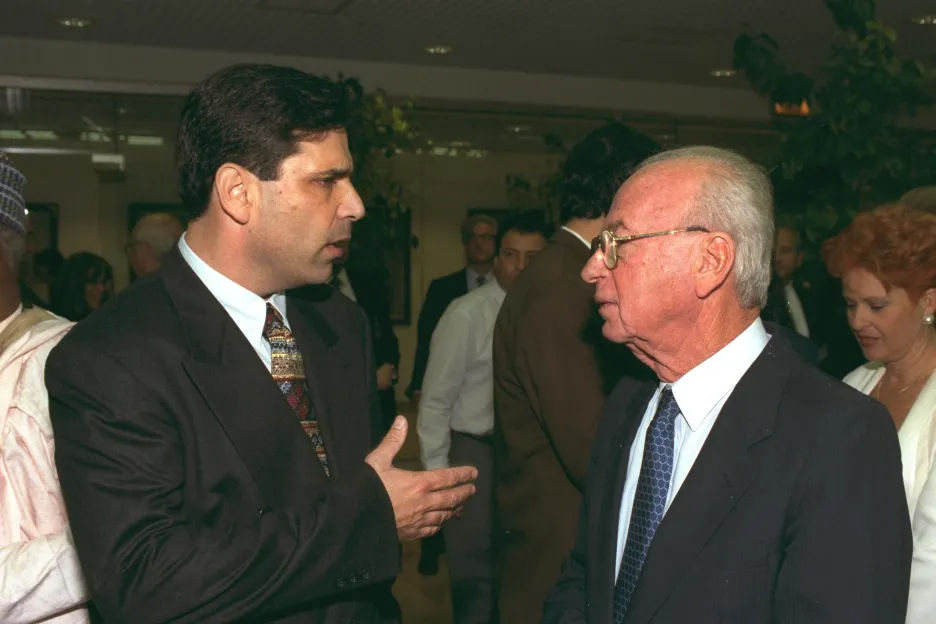 Gonen Segev (vlevo) na konferenci v Jeruzalémě
