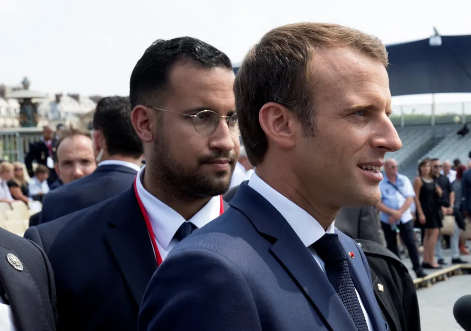 Emmanuel Macron se svým bezpečnostním poradcem
