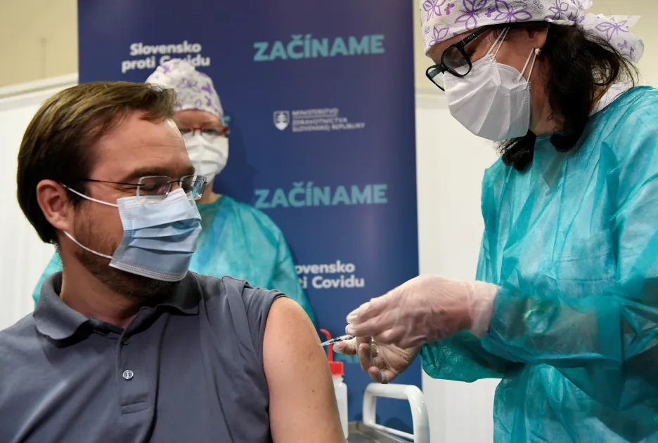 Marek Krajčí během očkování proti covidu-19