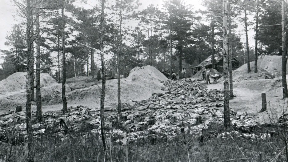Masový hrob v Katyni
