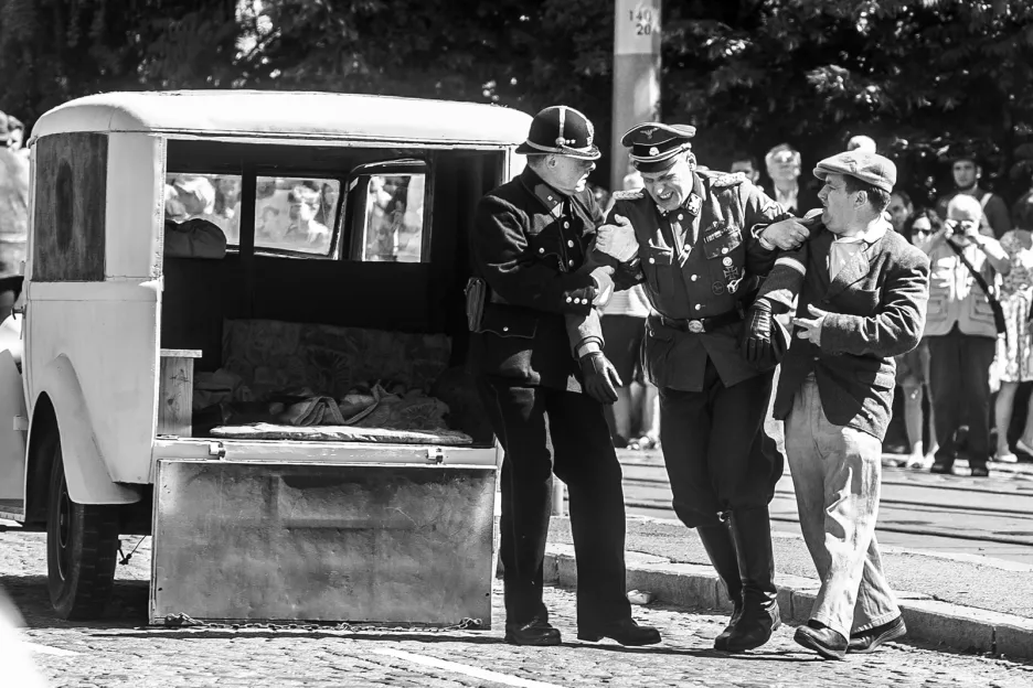 Po 75 letech Gabčík a Kubiš znovu v Praze zaútočili na Heydricha