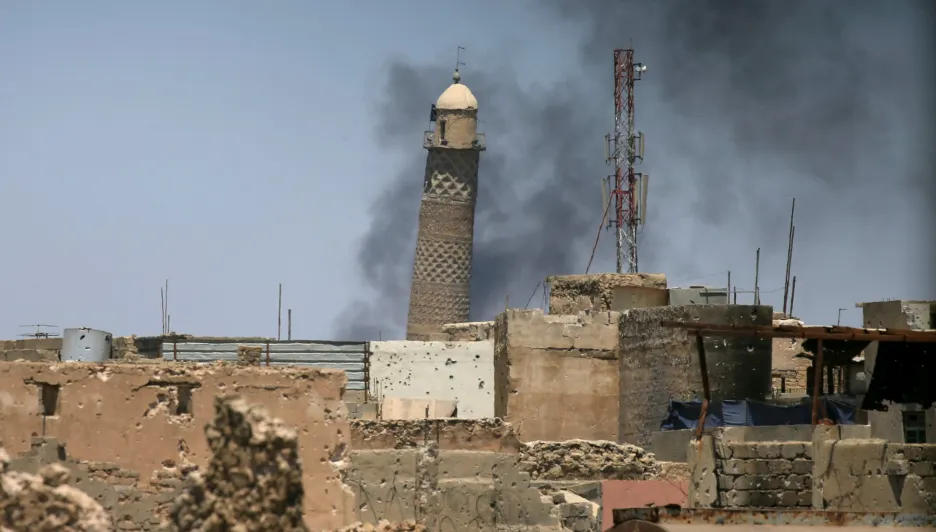 Nakloněný minaret v Mosulu. Archivní snímek