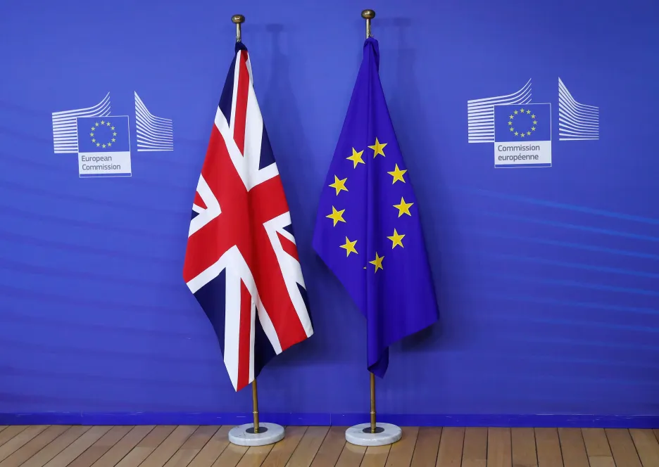 Vlajky Velké Británie a Evropské unie
