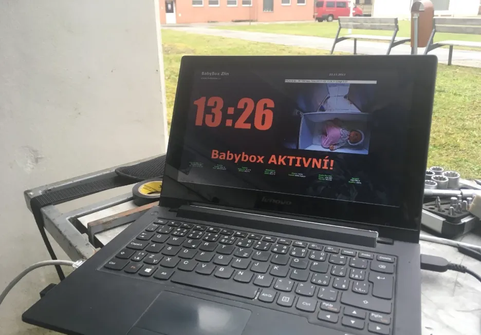 Babybox je připojený k internetu k datové síti nemocnice 