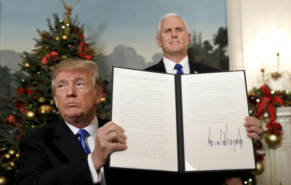 Donald Trump podepsal prohlášení, v němž USA uznávají Jeruzalém jako hlavní město Izraele