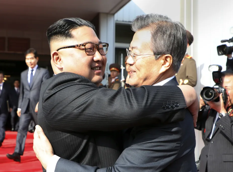 Šéfové obou Korejí se překvapivě opět setkali