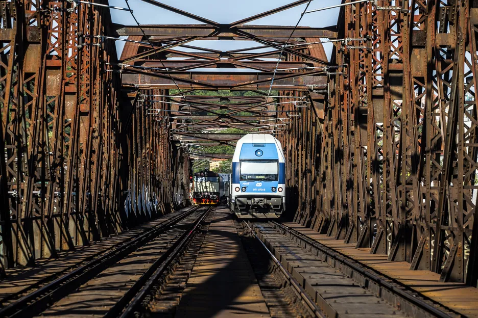 Rekonstrukce pěších lávek na železničním mostě Výtoň - Smíchov