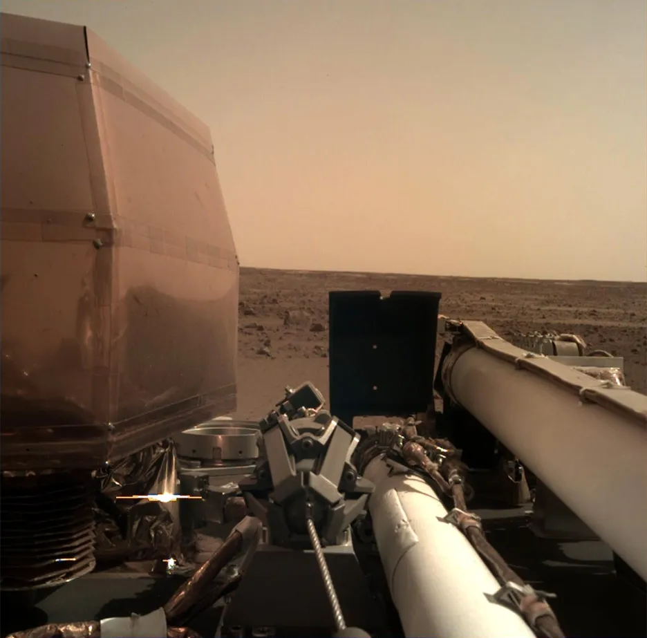 Snímek Marsu pořídila kamera IDC hned v den přistání