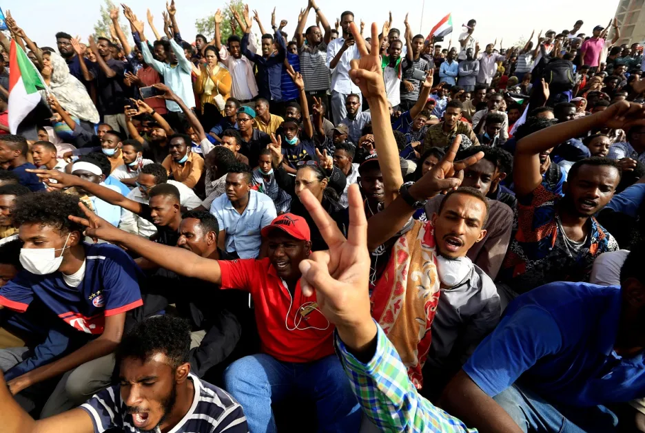 Súdánský prezident Bašír byl zatčen. Zemi povede příští dva roky vojenská rada