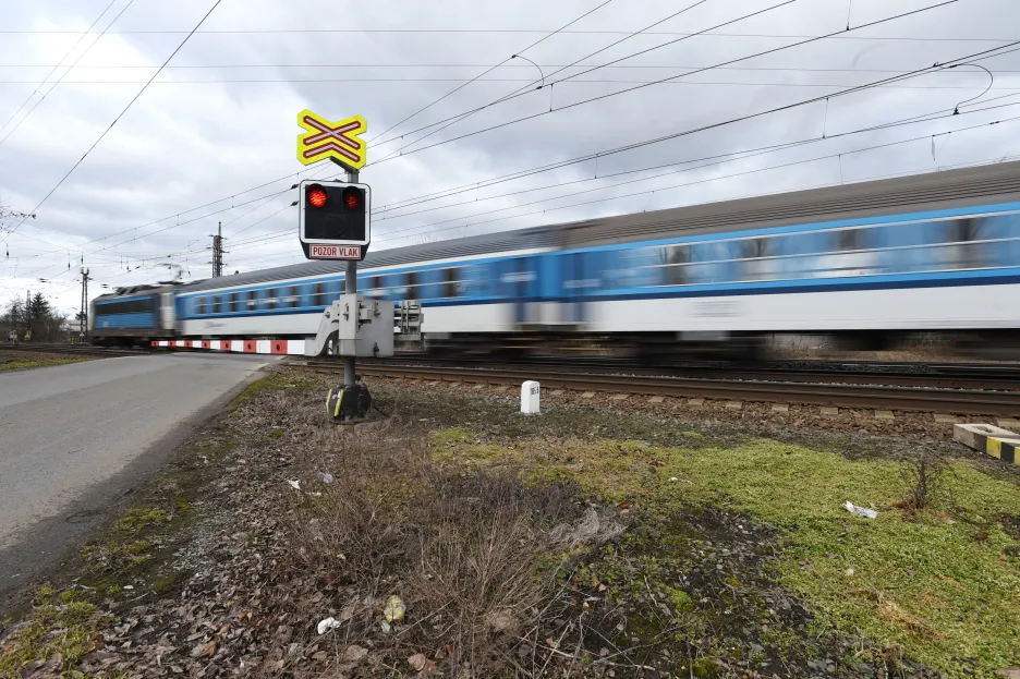 Železniční přejezd v Přerově-Dluhonicích