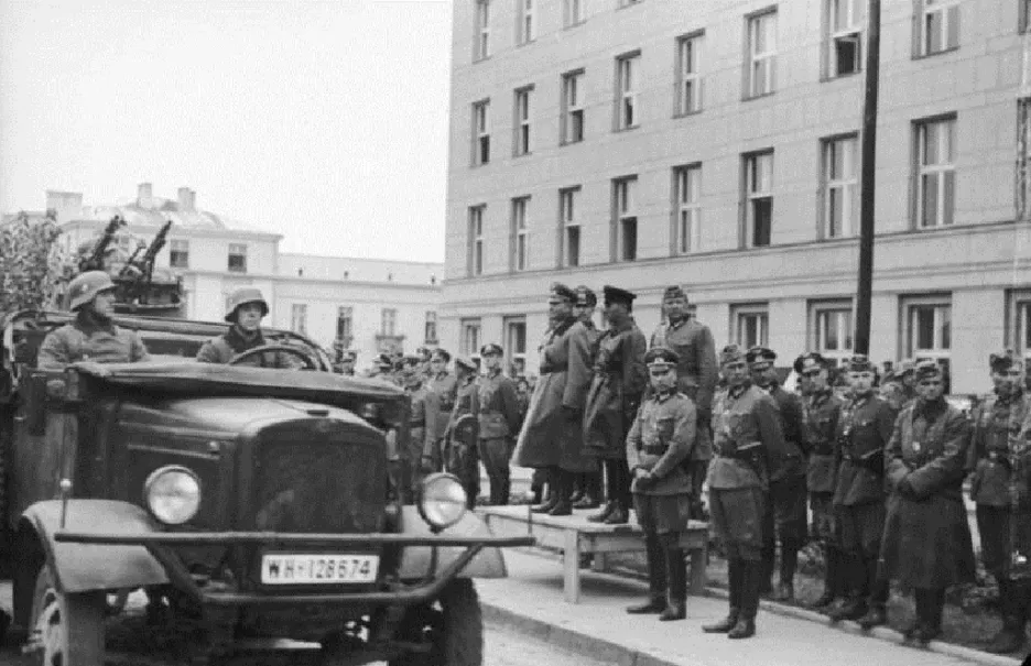Vojenská přehlídka v Brestu Litevském Rudé armády a Wehrmachtu