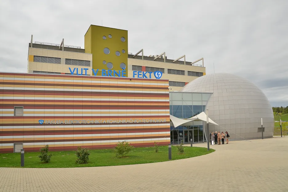 Budova fakulty elektrotechniky a komunikačních technologií VUT v Brně