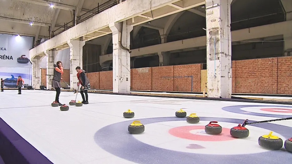 V Nové Zbrojovce vznikly dvě curlingové dráhy