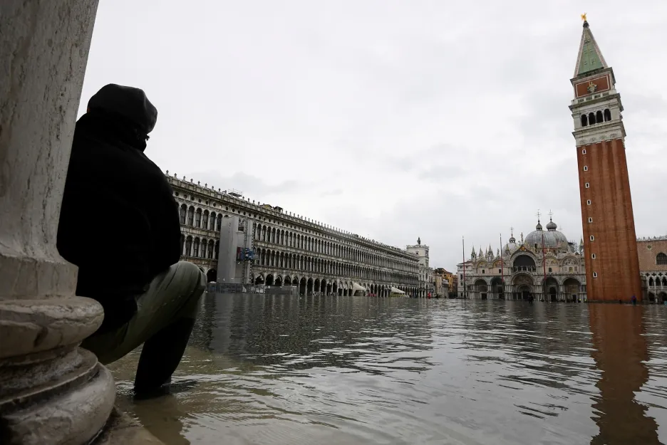 Následky vysoké vody v Benátkách 