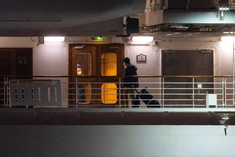 Evakuace turistů z lodi Diamond Princess