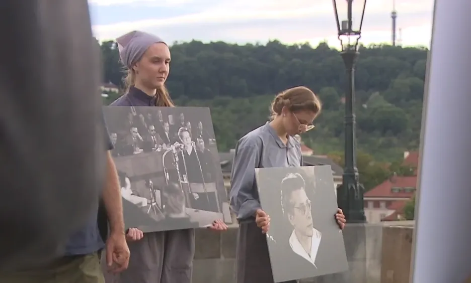 Lidé si připomínají výročí justiční vraždy Milady Horákové