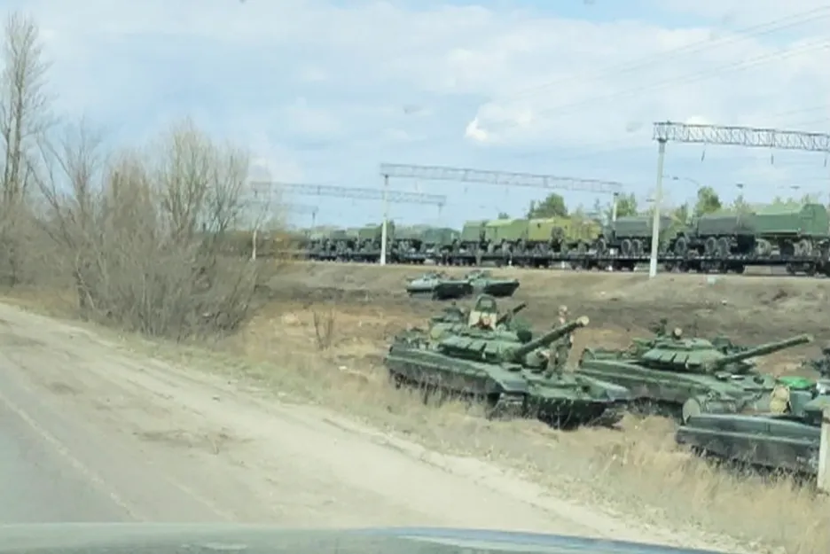 Vojenská kolona u Voroněže nedaleko ukrajinských hranic 6. dubna