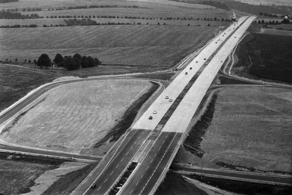 D1 mezi Prahou a Mirošovicemi v červenci 1971