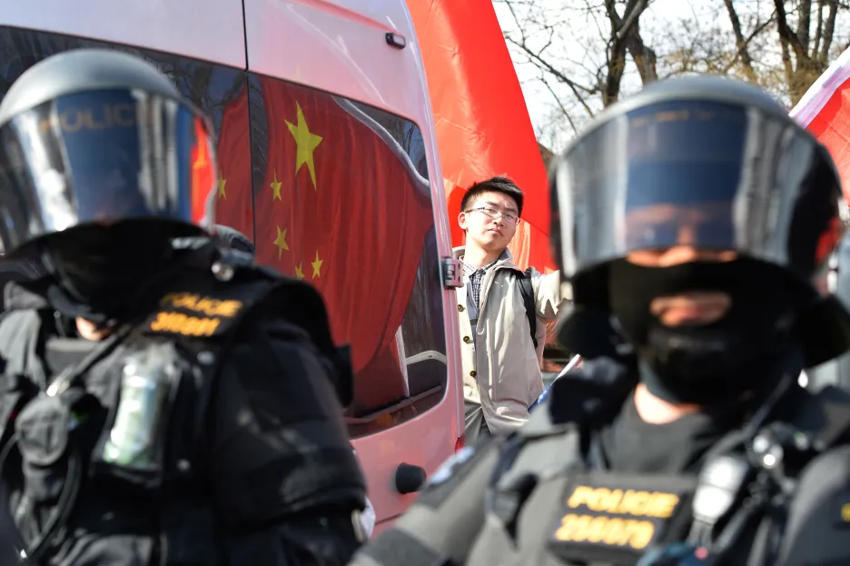Protestní akce proti nekritickému sbližování ČR a Číny se konala 29. března na pražské Kampě v době návštěvy čínského prezidenta Si Ťin-pchinga v Česku