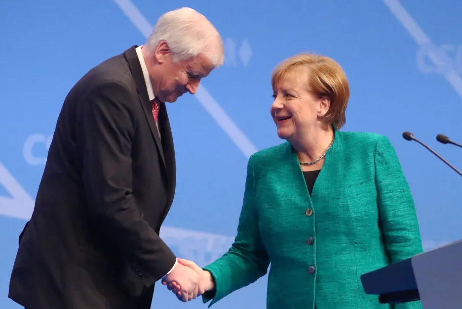 Seehofer a Merkelová na sjezdu CSU