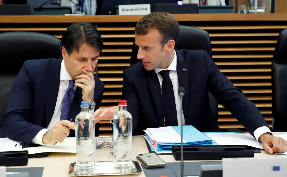 Francouzký prezident Macron s italským premiérem Contem