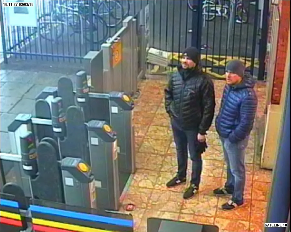 Podezřelí Rusové na zachycení bezpečnostní kamerou 3. března ve stanici Salisbury