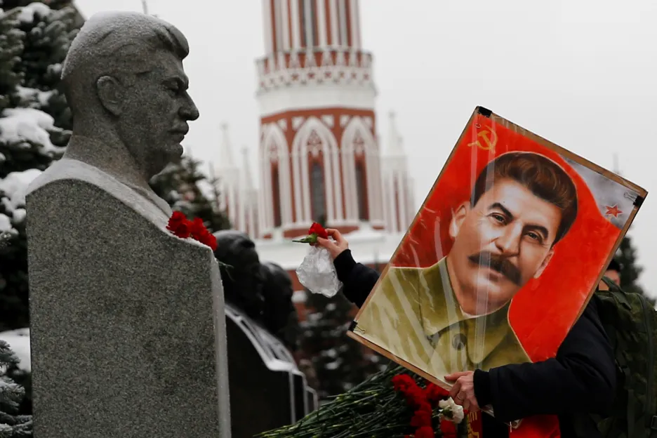 Stalinovi příznivci si v centru Moskvy každoročně v prosinci připomínají výročí jeho narození