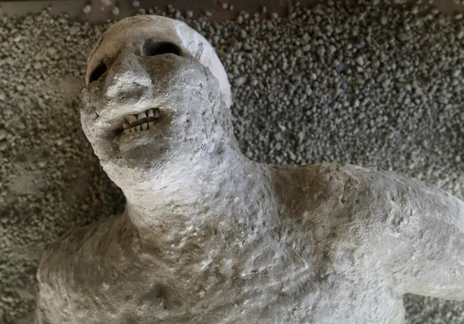 Mrtvé tělo z pompejského popela