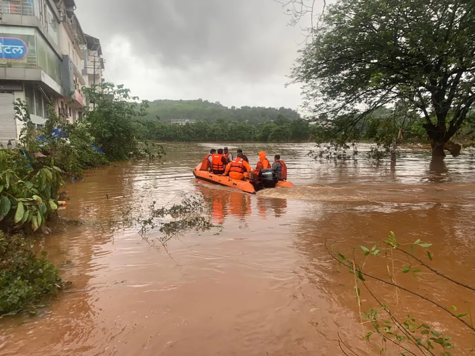

Západ Indie sužují monzuny, v záplavách zemřelo přes sto lidí

