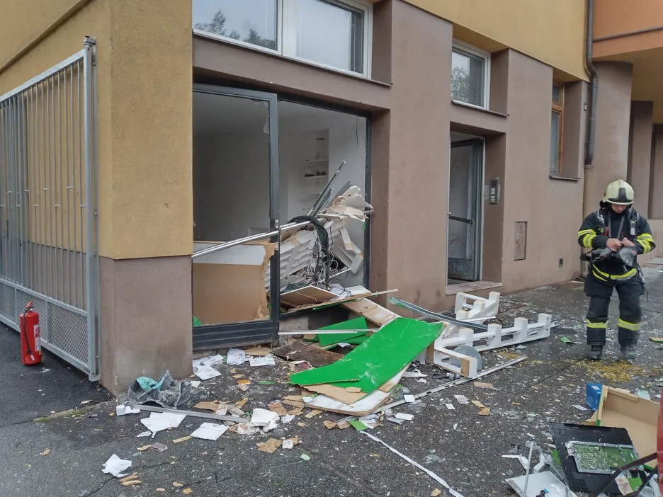 

Policisté výbuch v Hradci Králové vyšetřují pro podezření z obecného ohrožení

