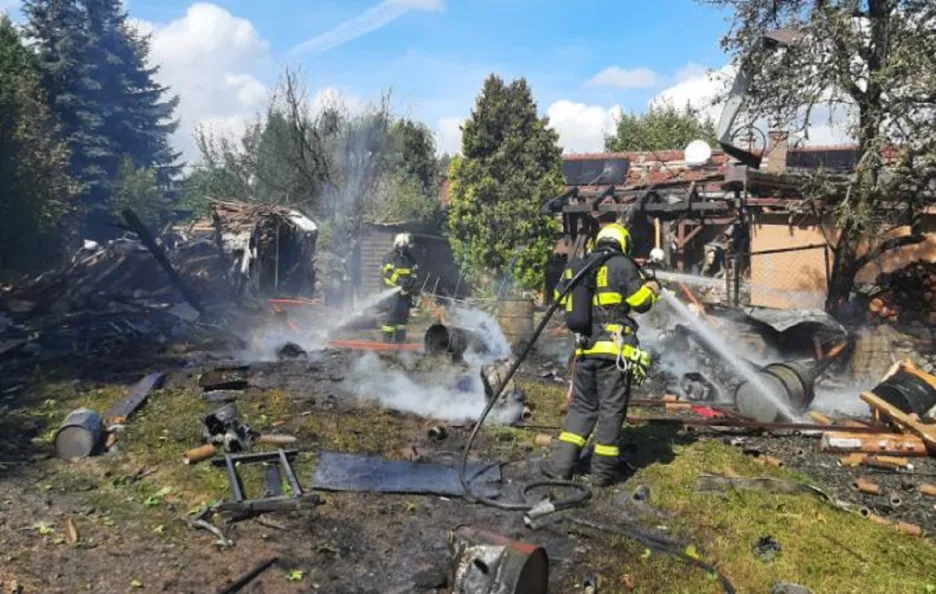 

V Otinovsi na Prostějovsku vybuchl dům. Jeden člověk zemřel

