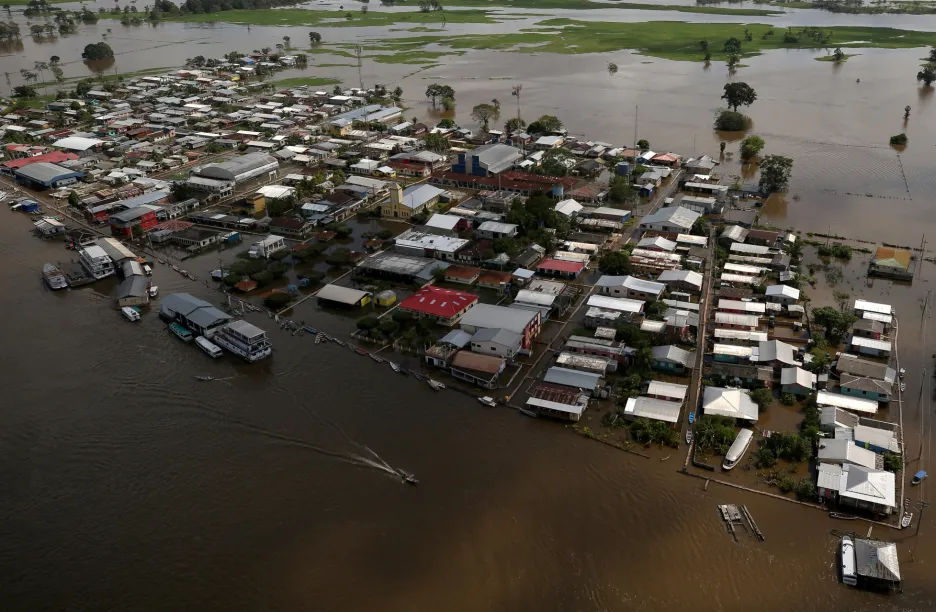 

Obrazem: Brazílii těžce zkoušenou pandemií postihly záplavy

