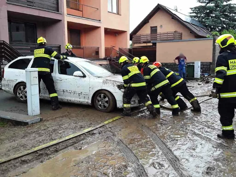 

V Drnovicích na Vyškovsku pokračují v odstraňování následků přívalového deště

