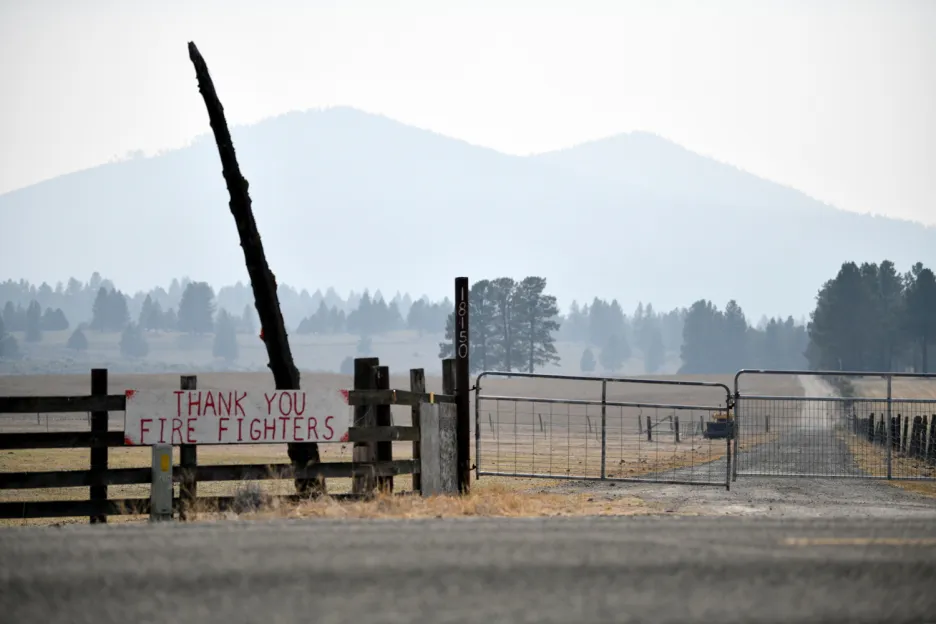 

Neustávající lesní požár v americkém Oregonu vyhnal z domovů stovky lidí

