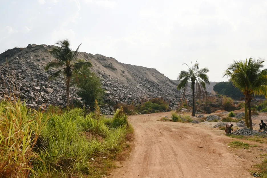Typický obrázek ze Sierra Leone - diamantový důl