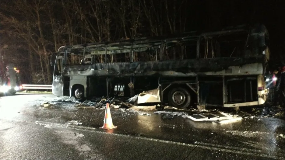 

Provoz na D1 vpodvečer zastavil požár autobusu, už je ale znovu průjezdná

