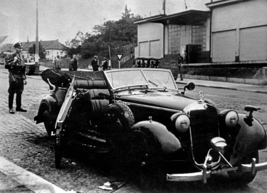Poškozené auto po útoku na Reinharda Heydricha