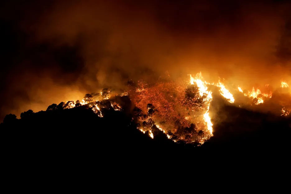 

V Andalusii hoří. Úřady evakuovaly dva tisíce lidí

