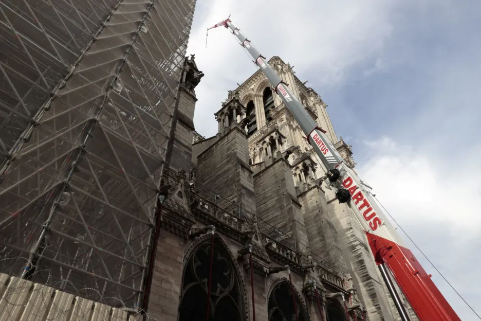 

Vyhořelému chrámu Notre-Dame se vrací lesk, otevřít by mohl už za pár let


